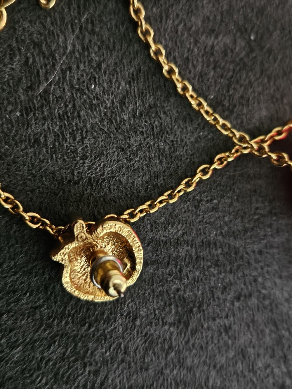 Vintage 1995 Avon Elegant Apple Pendant Necklace Red Lucite Gold Tone Box Signed - Picture 6 of 9